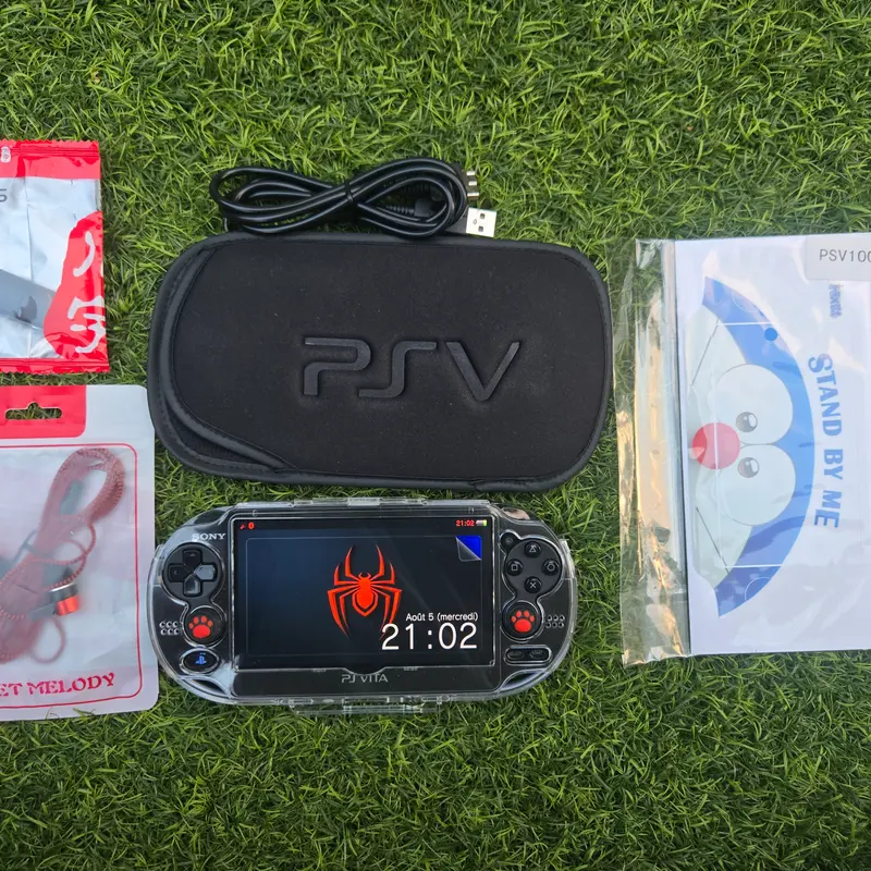 Pack PS Vita avec housse rigide, écouteurs et câble de charge