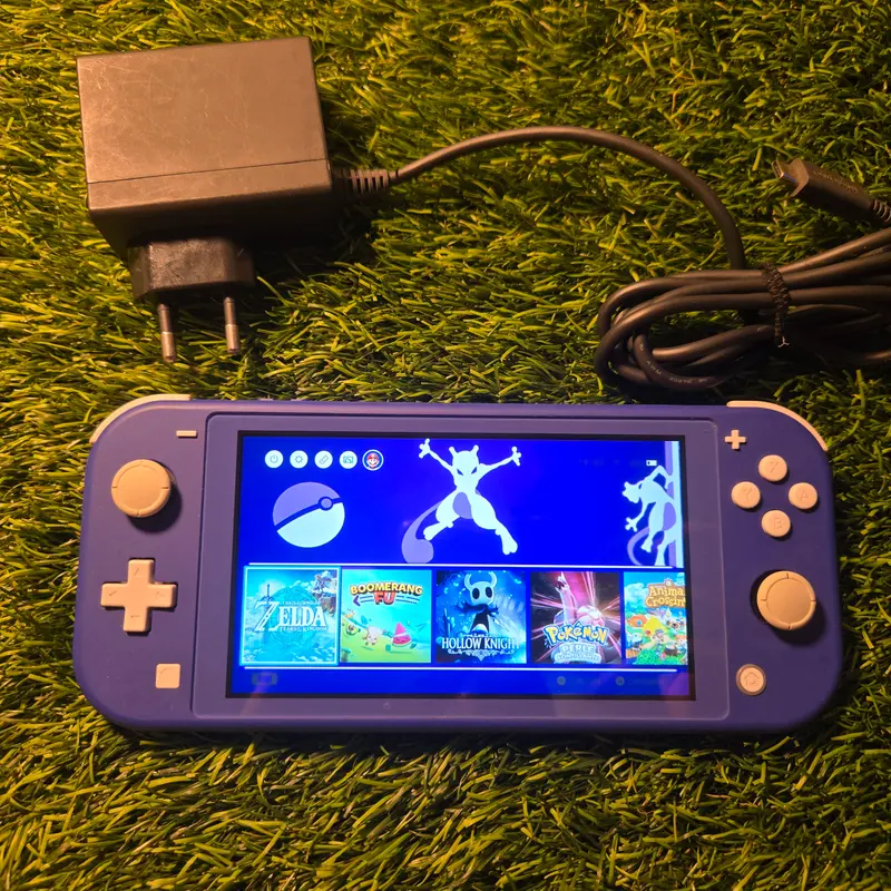 Nintendo Switch Lite Bleue — Thème Pokémon Mewtwo, boîte d'origine, 128 Go — vue 4