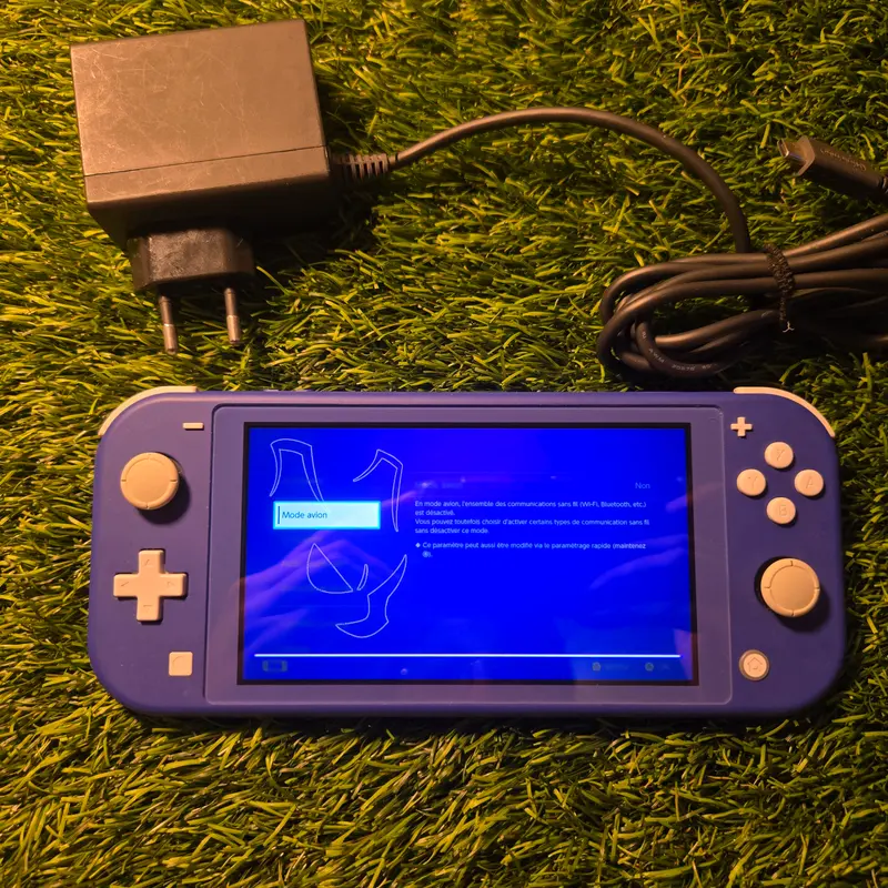Nintendo Switch Lite Bleue — Thème Pokémon Mewtwo, boîte d'origine, 128 Go — vue 6