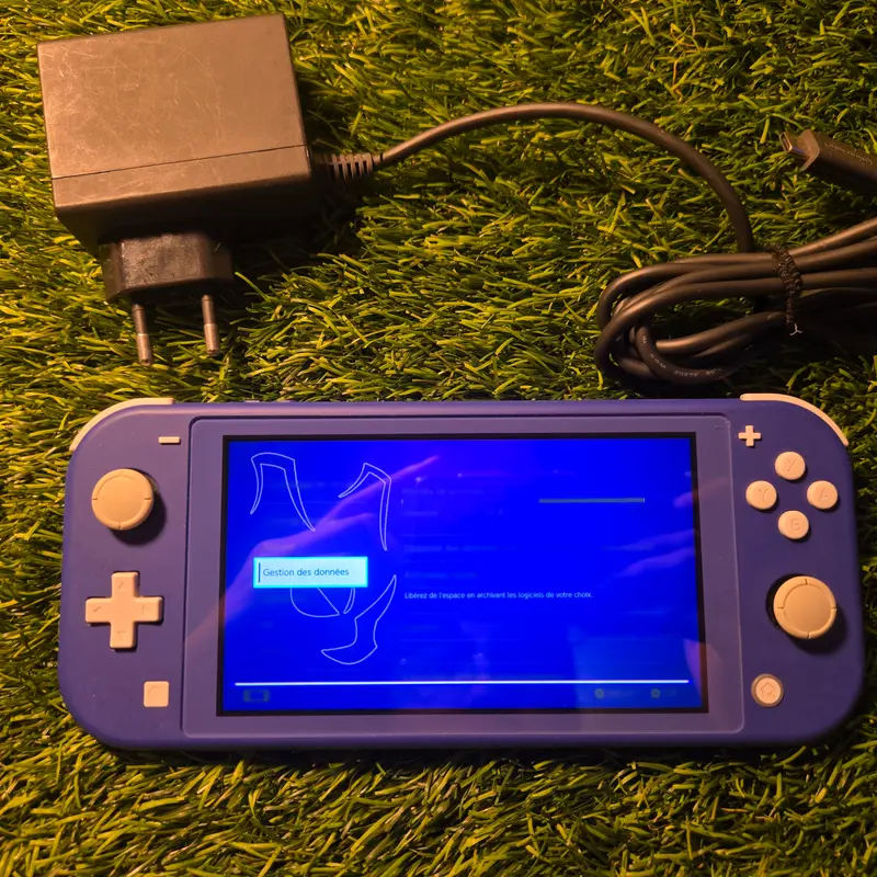 Nintendo Switch Lite Bleue — Thème Pokémon Mewtwo, boîte d'origine, 128 Go — vue 7