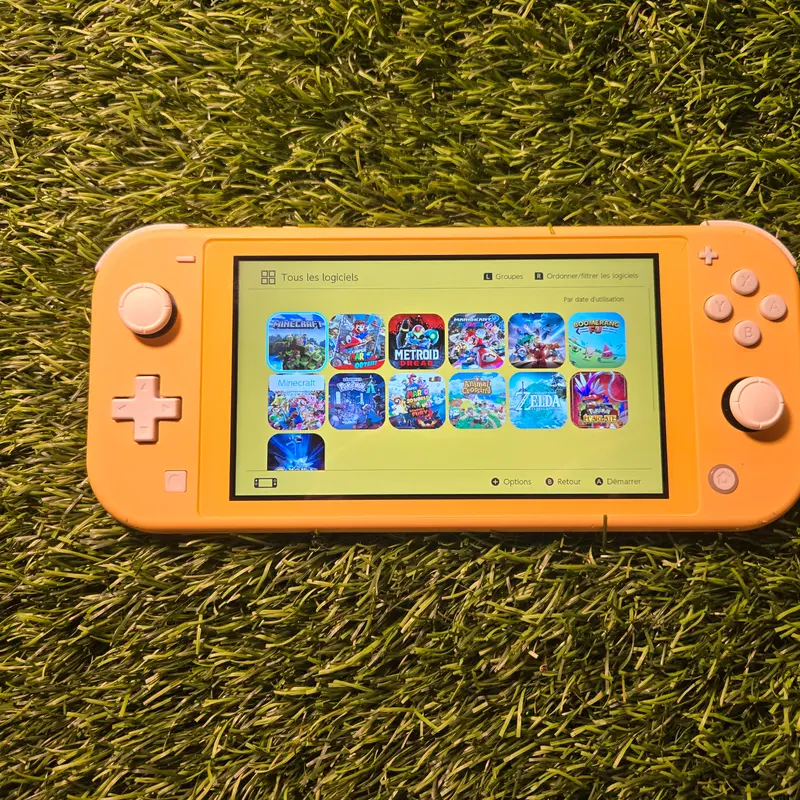 Nintendo Switch Lite Jaune — Thème Super Mario, 128 Go — vue 4