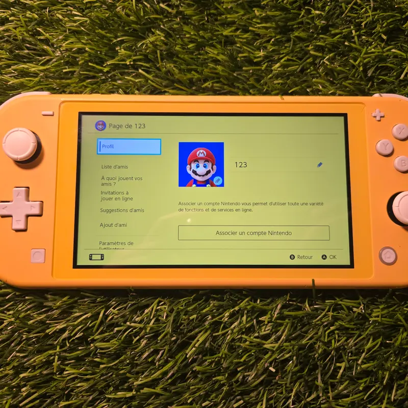 Nintendo Switch Lite Jaune — Thème Super Mario, 128 Go — vue 7