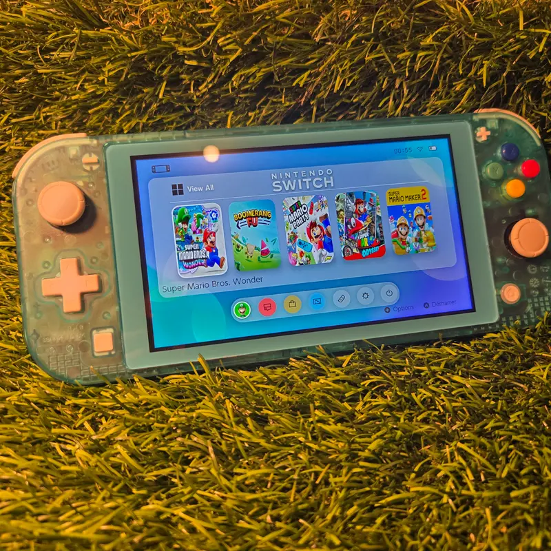 Nintendo Switch Lite coque verte transparente et boutons multicolores Super Famicom