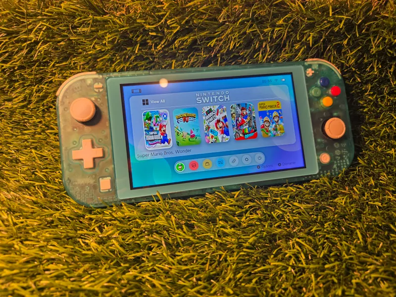 Nintendo Switch Lite coque verte transparente et boutons multicolores Super Famicom