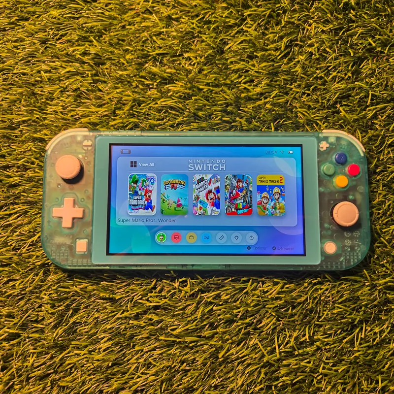 Switch Lite verte transparente, écran allumé
