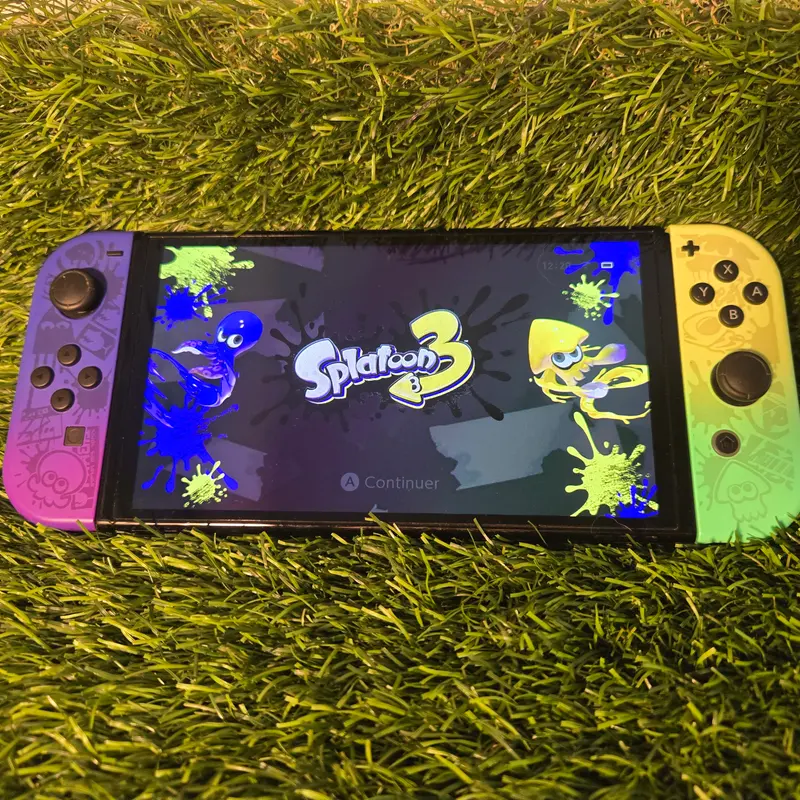 Dock blanc illustré de la Switch OLED Splatoon 3